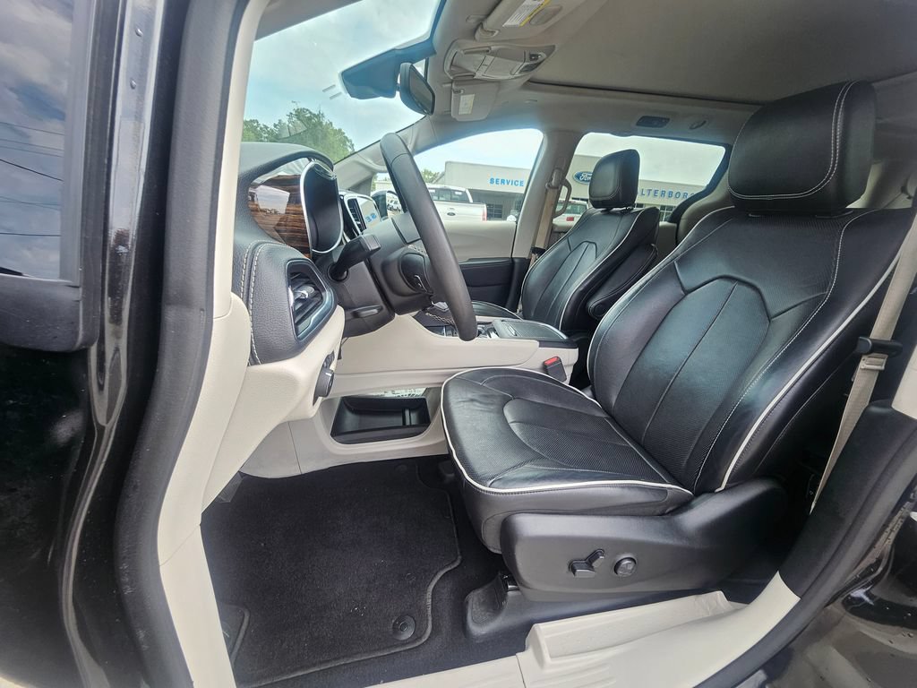 Used 2023 Chrysler Pacifica Limited FWD image 4