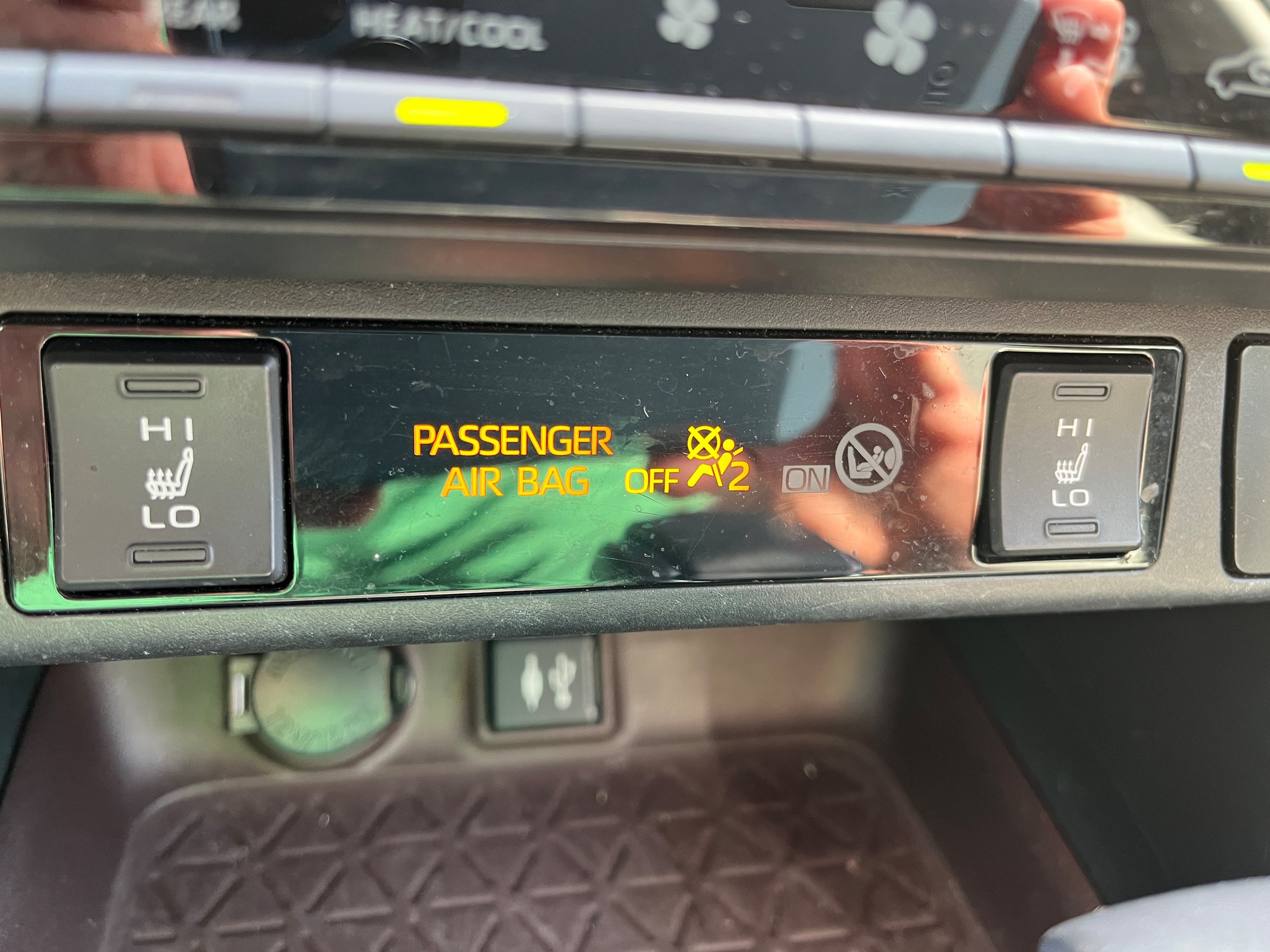 Used 2019 Toyota RAV4 Limited w/ Carpet Mat Package AWD/4WD image 22