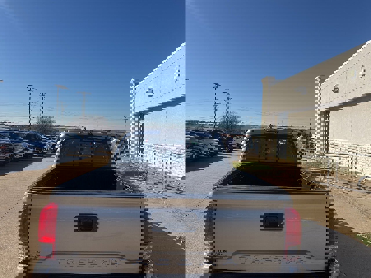 Used 2017 Toyota Tacoma SR image 3