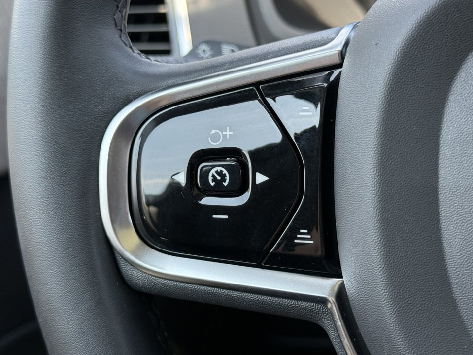 Used 2023 Volvo XC90 B6 Ultimate w/ Protection Package image 31