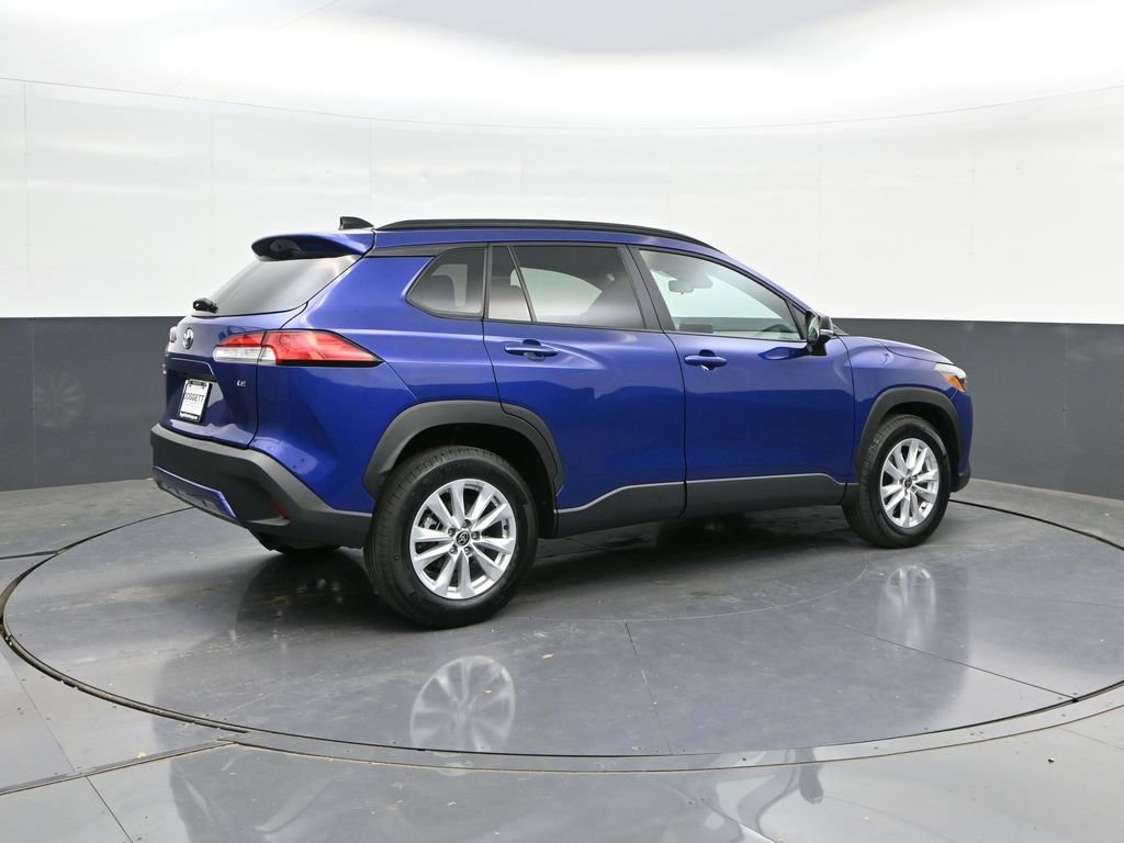 Used 2025 Toyota Corolla Cross LE image 15