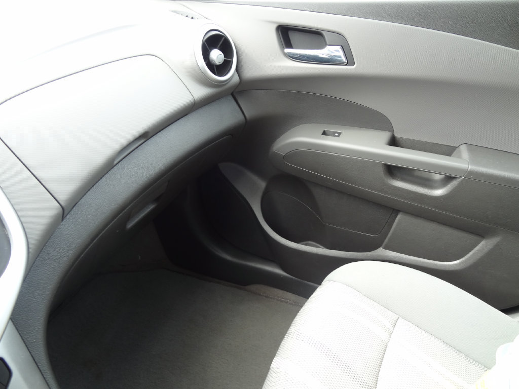 Used 2018 Chevrolet Sonic LT w/ Convenience Package FWD image 30