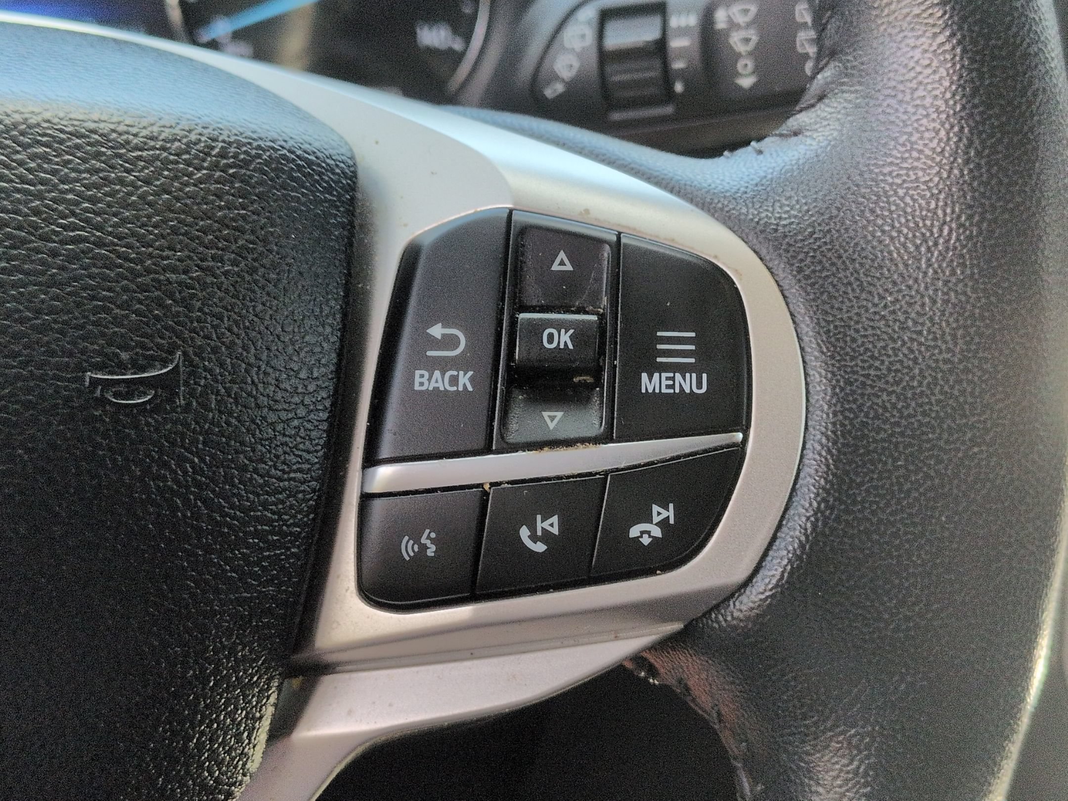 Certified 2022 Ford Explorer XLT w/ Equipment Group 202A RWD image 19