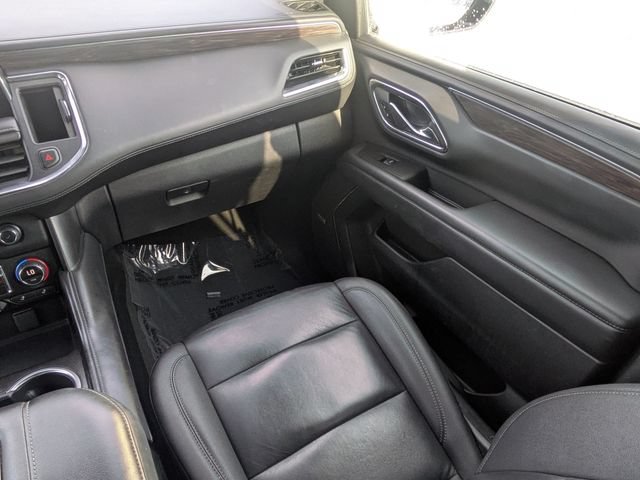 Used 2024 Chevrolet Suburban LT RWD image 18