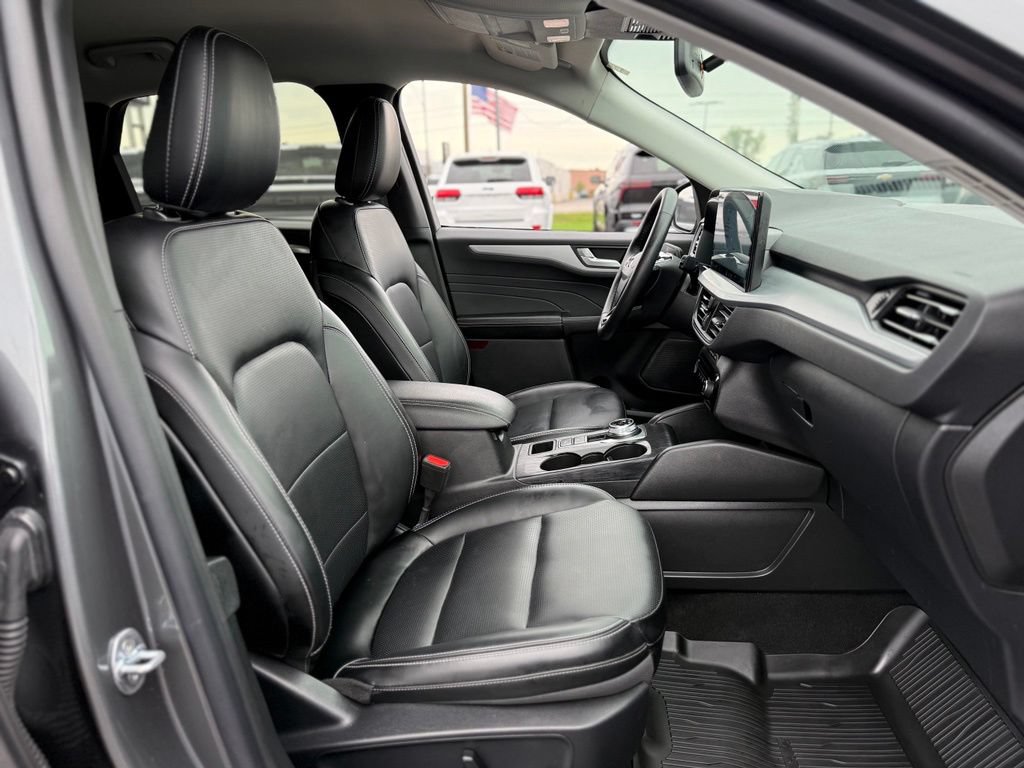 Certified 2025 Ford Escape Platinum AWD/4WD image 15
