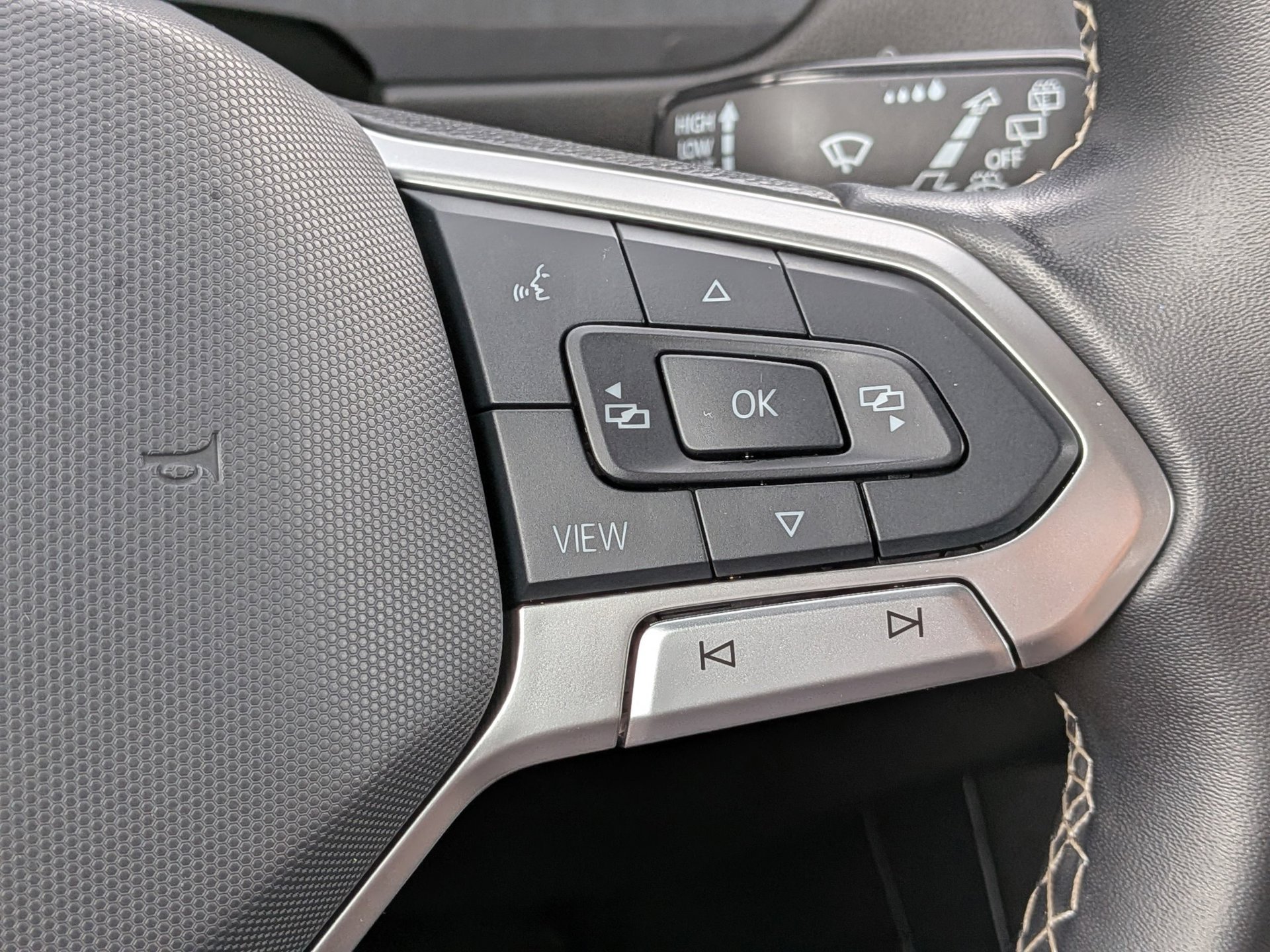 Used 2024 Volkswagen Tiguan SE FWD image 27