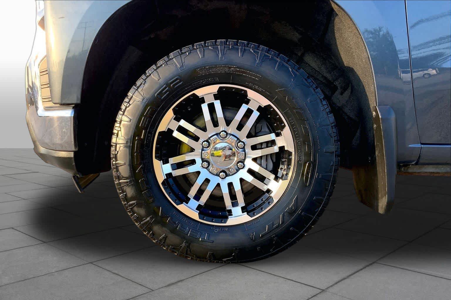 Used 2021 Chevrolet Silverado 1500 LT AWD/4WD image 11