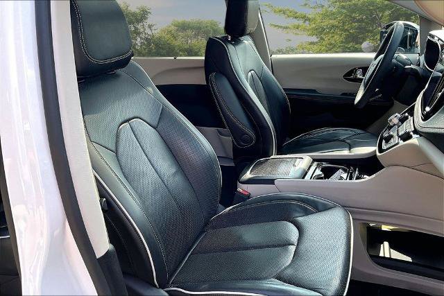 Used 2023 Chrysler Pacifica Limited FWD image 7