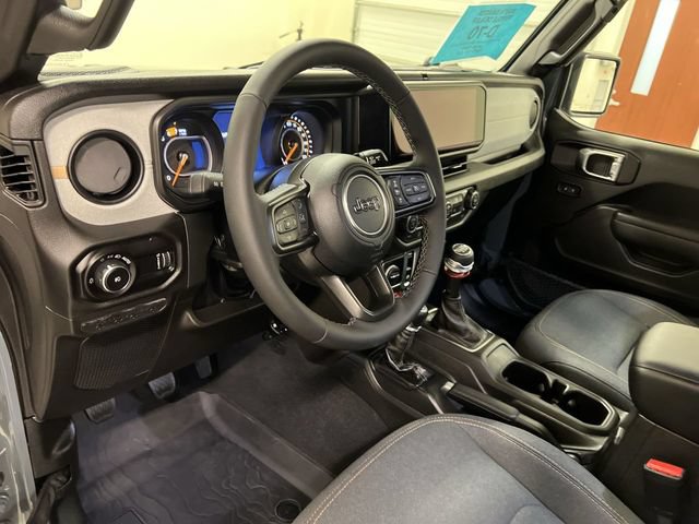 Used 2025 Jeep Wrangler Sport AWD/4WD image 11