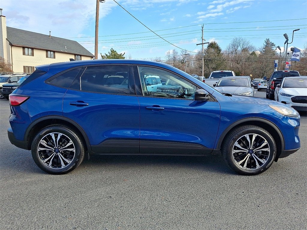 Certified 2022 Ford Escape SE w/ SE Sport Appearance Package image 5