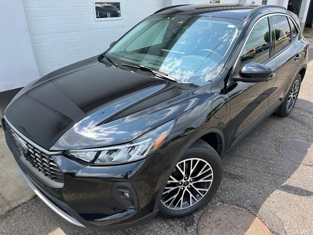 Certified 2023 Ford Escape SE FWD image 1