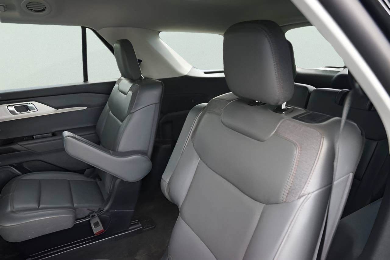 Certified 2026 Ford Explorer Active RWD image 13