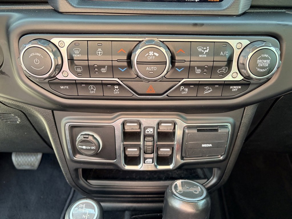 Used 2020 Jeep Wrangler Unlimited Sahara image 12