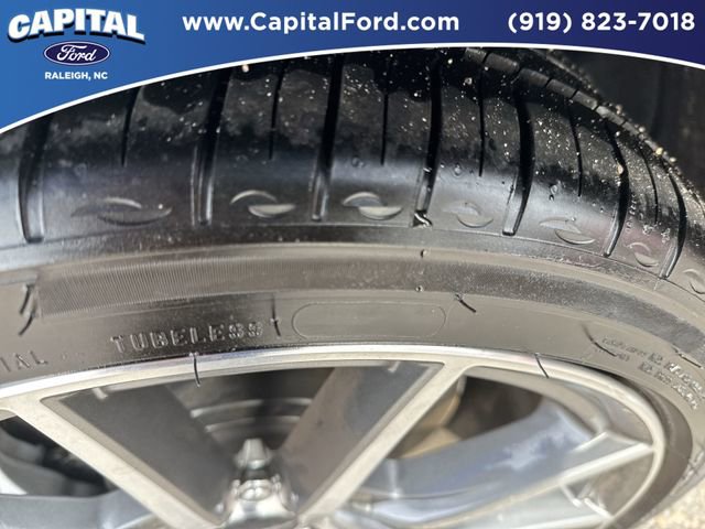 Used 2025 Genesis G70 2.5T image 14