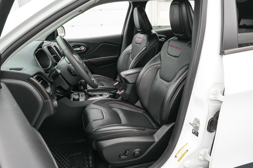 Used 2022 Jeep Cherokee Trailhawk w/ Premium Leather Package AWD/4WD image 15
