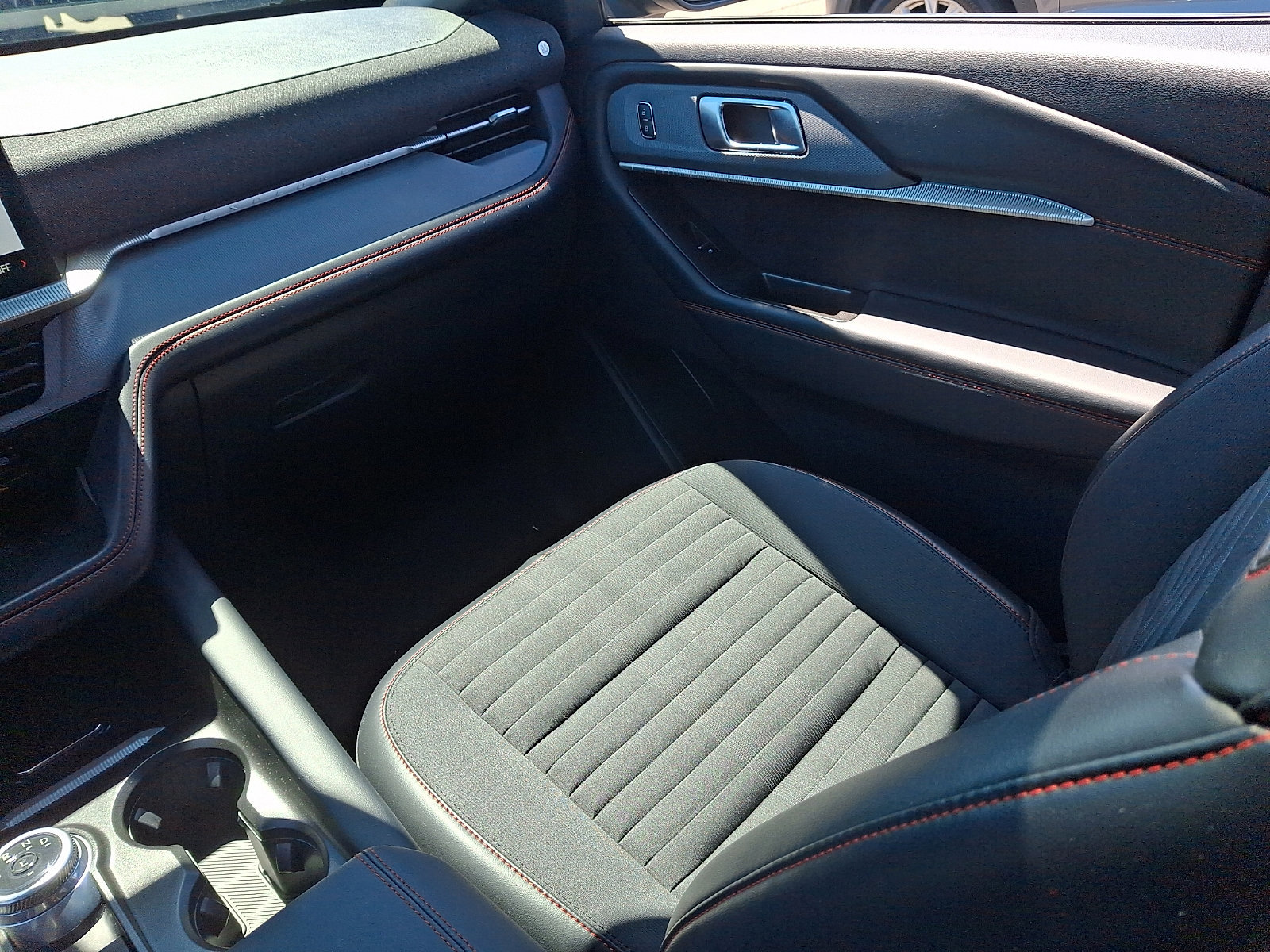 Certified 2025 Ford Explorer ST-Line AWD/4WD image 15