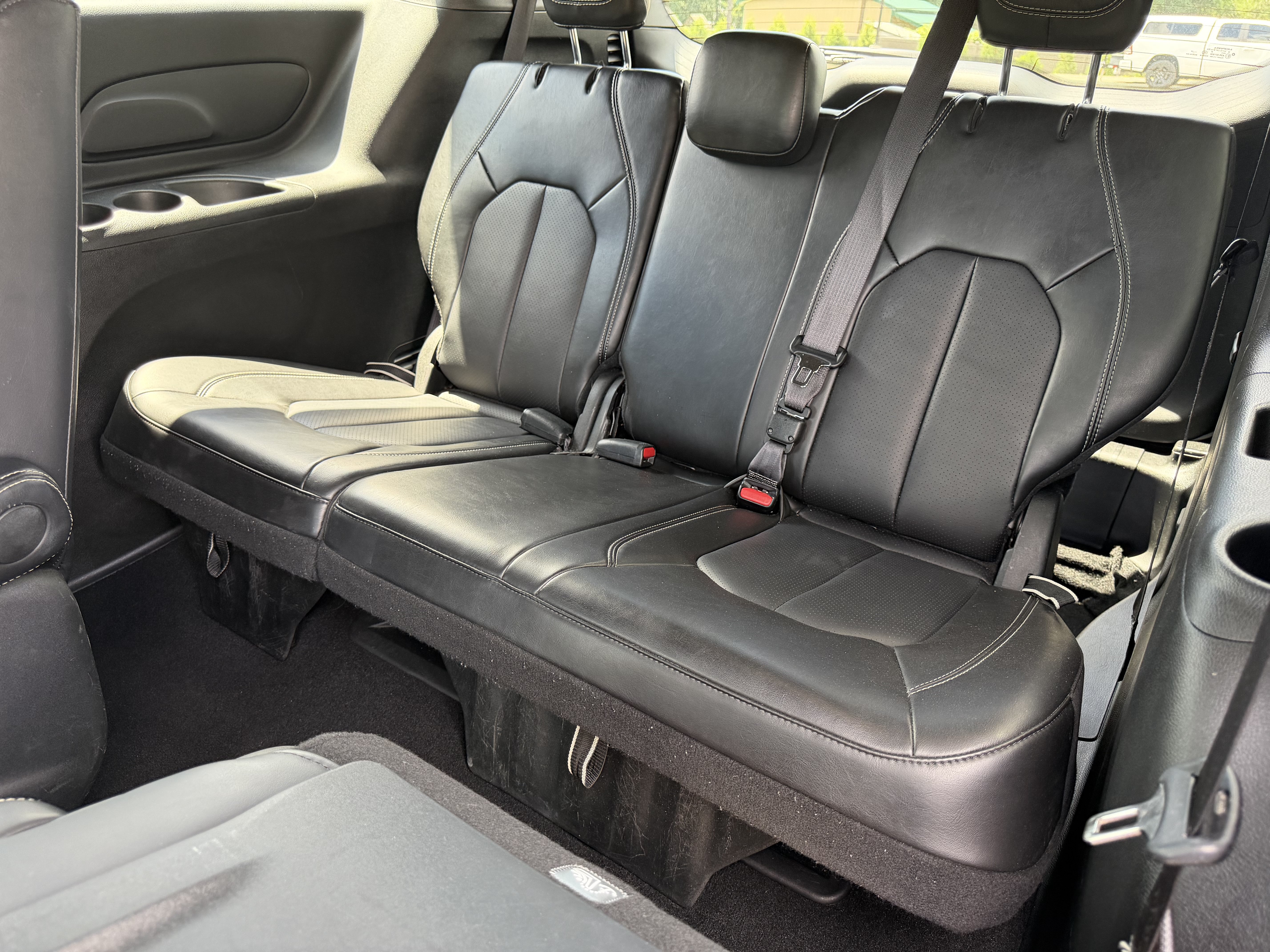 Used 2024 Chrysler Pacifica Limited FWD image 12