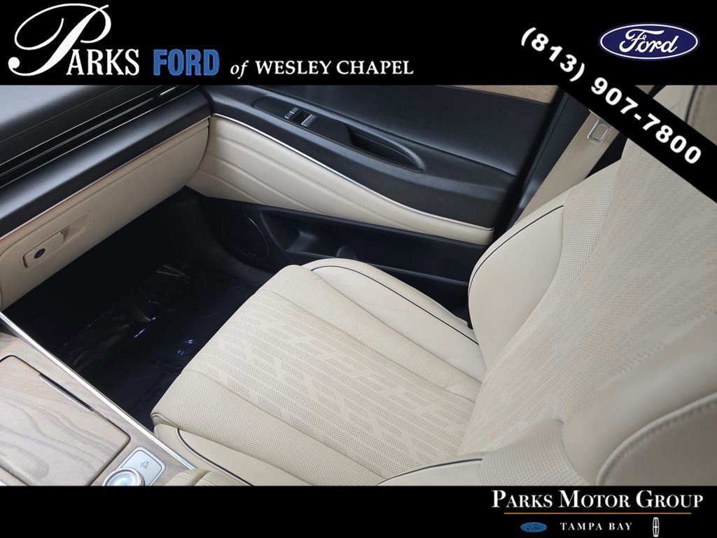 Used 2022 Genesis GV80 2.5T w/ Prestige Package 05 RWD image 14