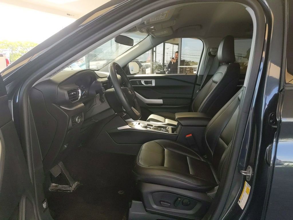Certified 2024 Ford Explorer XLT w/ Equipment Group 202A AWD/4WD image 13