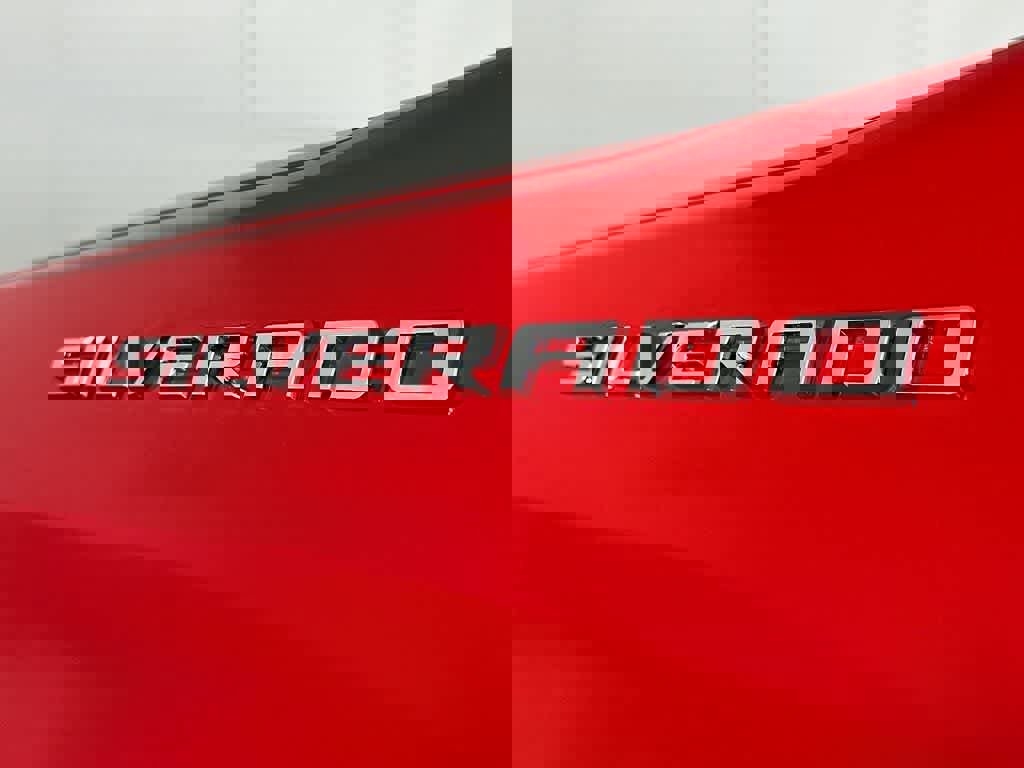 Used 2025 Chevrolet Silverado 1500 LT image 7