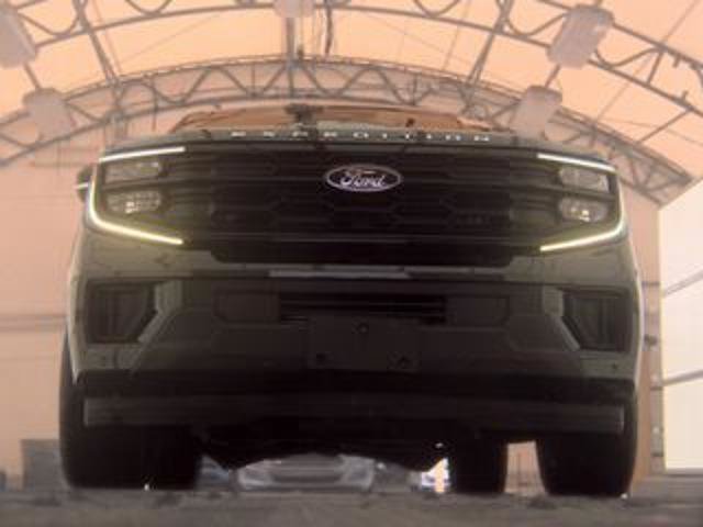 Certified 2025 Ford Expedition Active AWD/4WD image 4