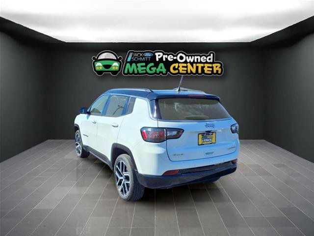 Used 2025 Jeep Compass Limited w/ Elite Group AWD/4WD image 3