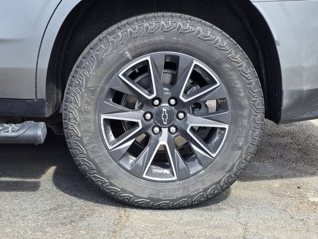 Used 2023 Chevrolet Tahoe Z71 w/ Luxury Package AWD/4WD image 4