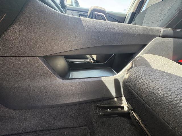Used 2025 Nissan Rogue SV FWD image 13
