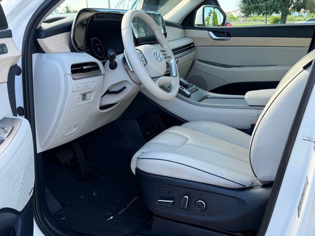 Used 2025 Hyundai Palisade Limited FWD image 12