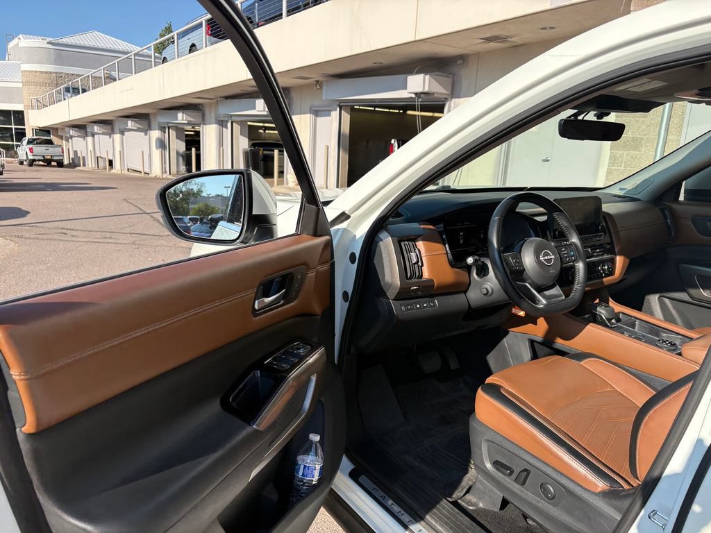 Used 2023 Nissan Pathfinder Platinum AWD/4WD image 17