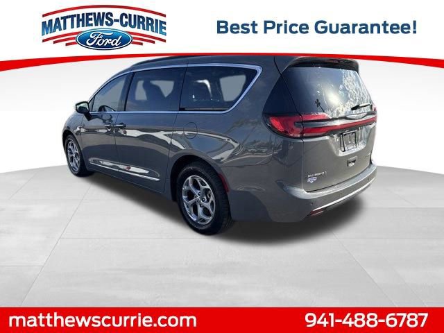 Used 2023 Chrysler Pacifica Limited image 2