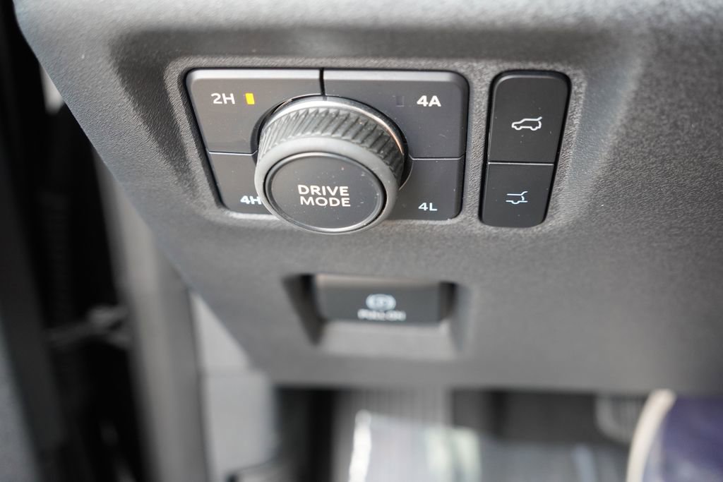 Certified 2025 Ford Expedition Active AWD/4WD image 28