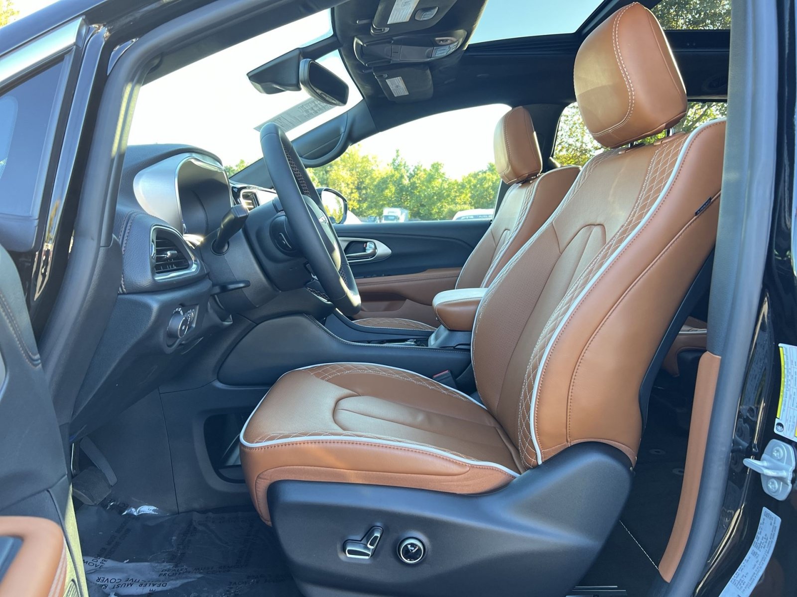 Used 2026 Chrysler Pacifica Pinnacle FWD image 14