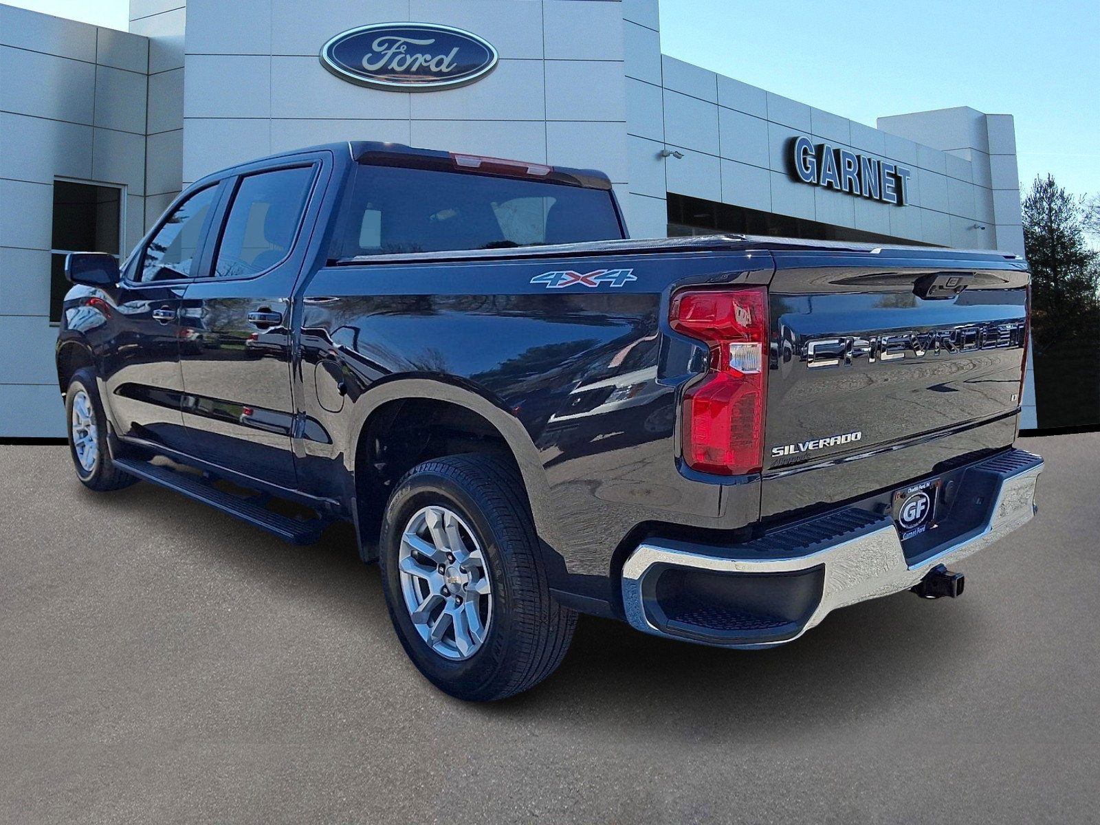 Used 2024 Chevrolet Silverado 1500 LT image 2