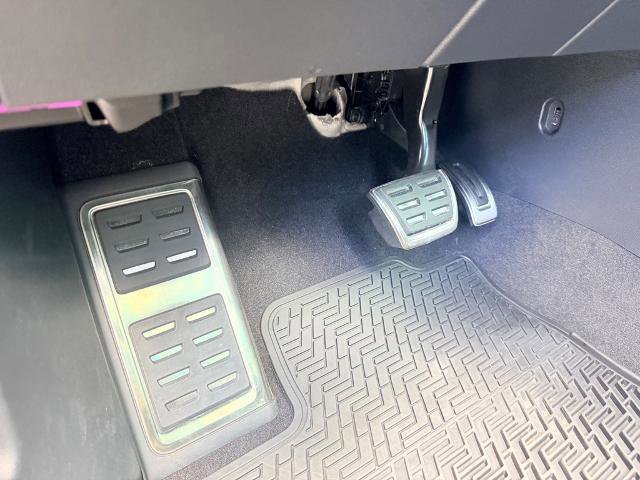 Used 2025 Volkswagen Atlas Cross Sport SEL Premium R-Line image 29