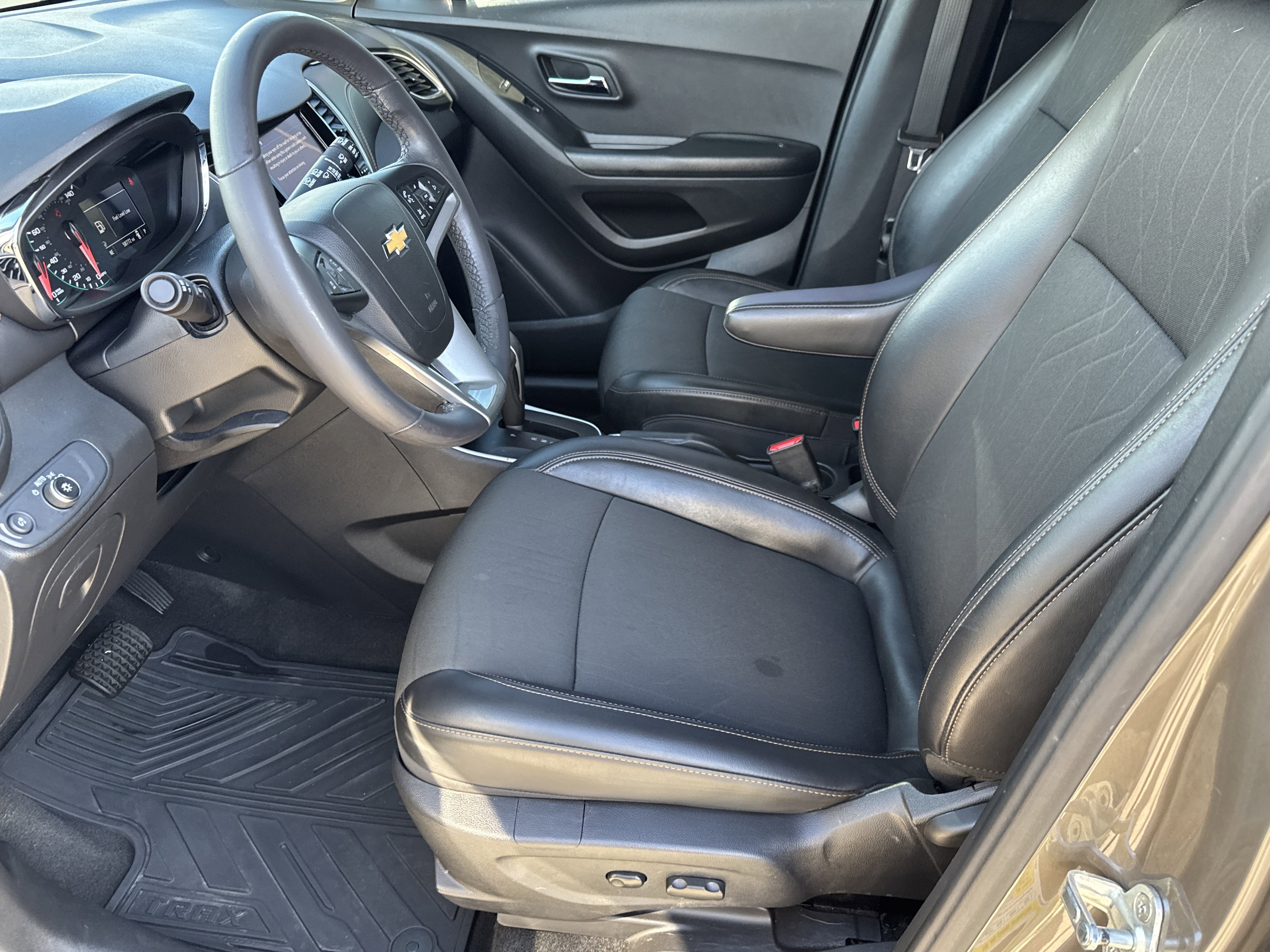 Used 2022 Chevrolet Trax LT w/ LT Convenience Package image 10