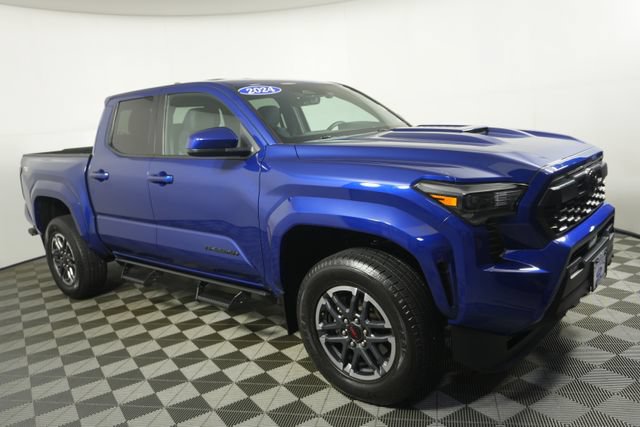 Used 2024 Toyota Tacoma TRD Sport AWD/4WD image 2