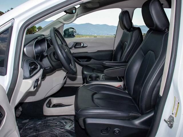 Used 2023 Chrysler Pacifica Touring-L FWD image 14