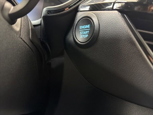 Certified 2025 Ford Escape ST-Line Select AWD/4WD image 25