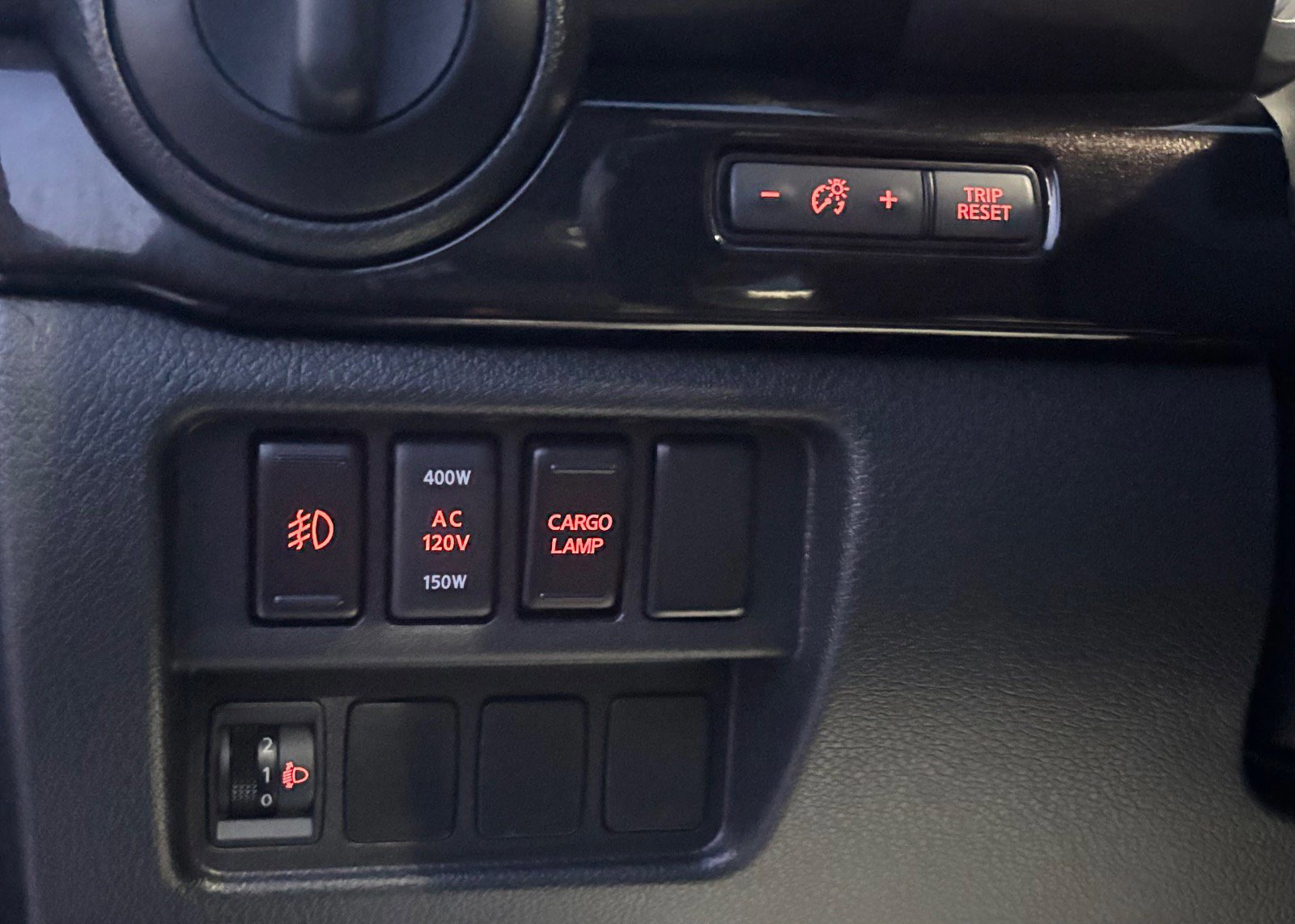 Used 2019 Nissan Titan SV w/ SV Convenience Package image 25