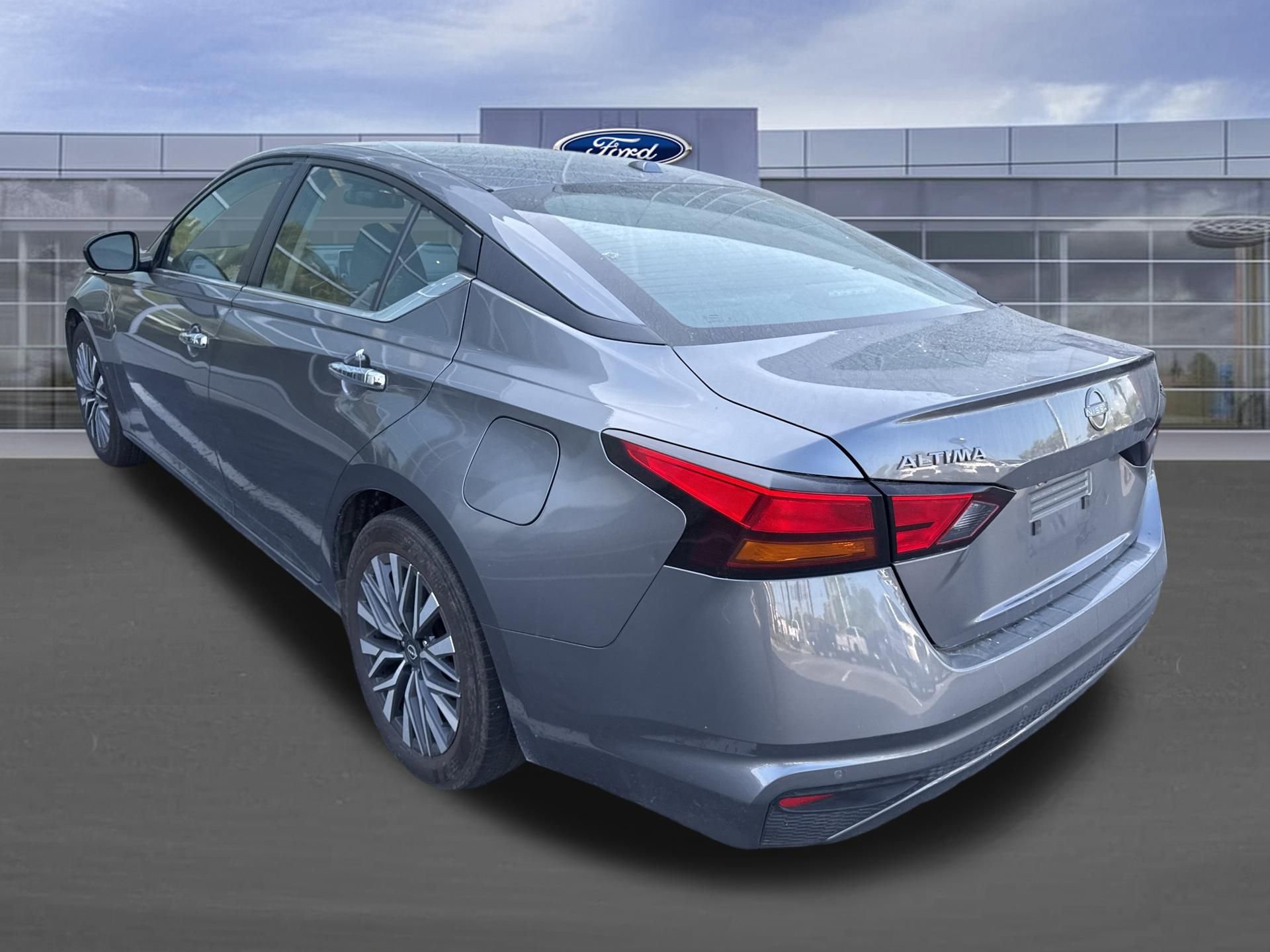 Used 2024 Nissan Altima 2.5 SV image 5