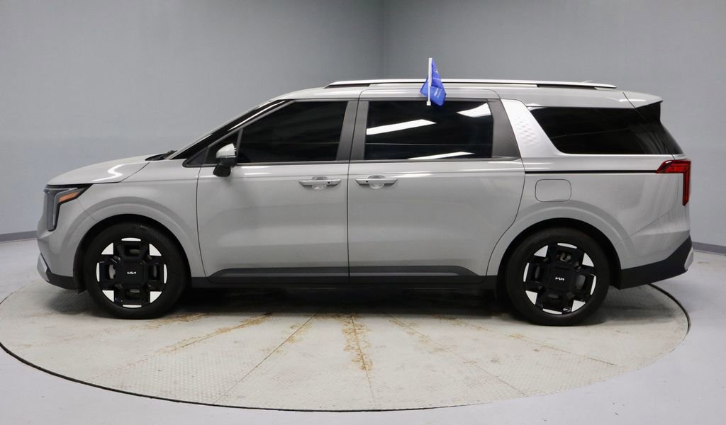 Used 2025 Kia Carnival EX image 2