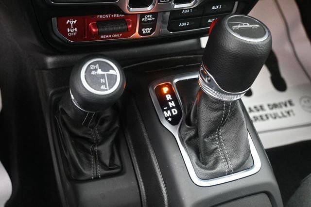 Used 2025 Jeep Gladiator Rubicon w/ Convenience Group AWD/4WD image 15