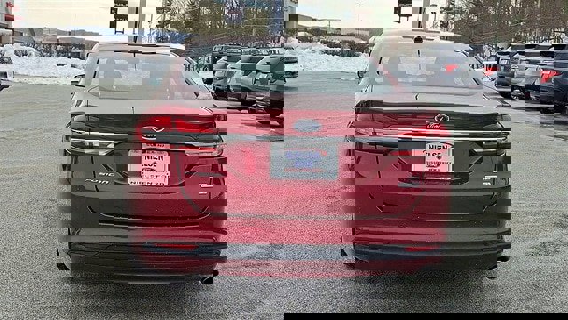 Certified 2018 Ford Fusion SE w/ Fusion SE Technology Package image 5