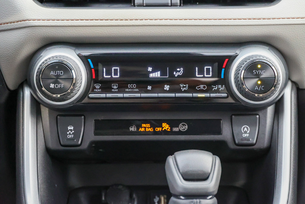 Used 2025 Toyota RAV4 XLE AWD/4WD image 11