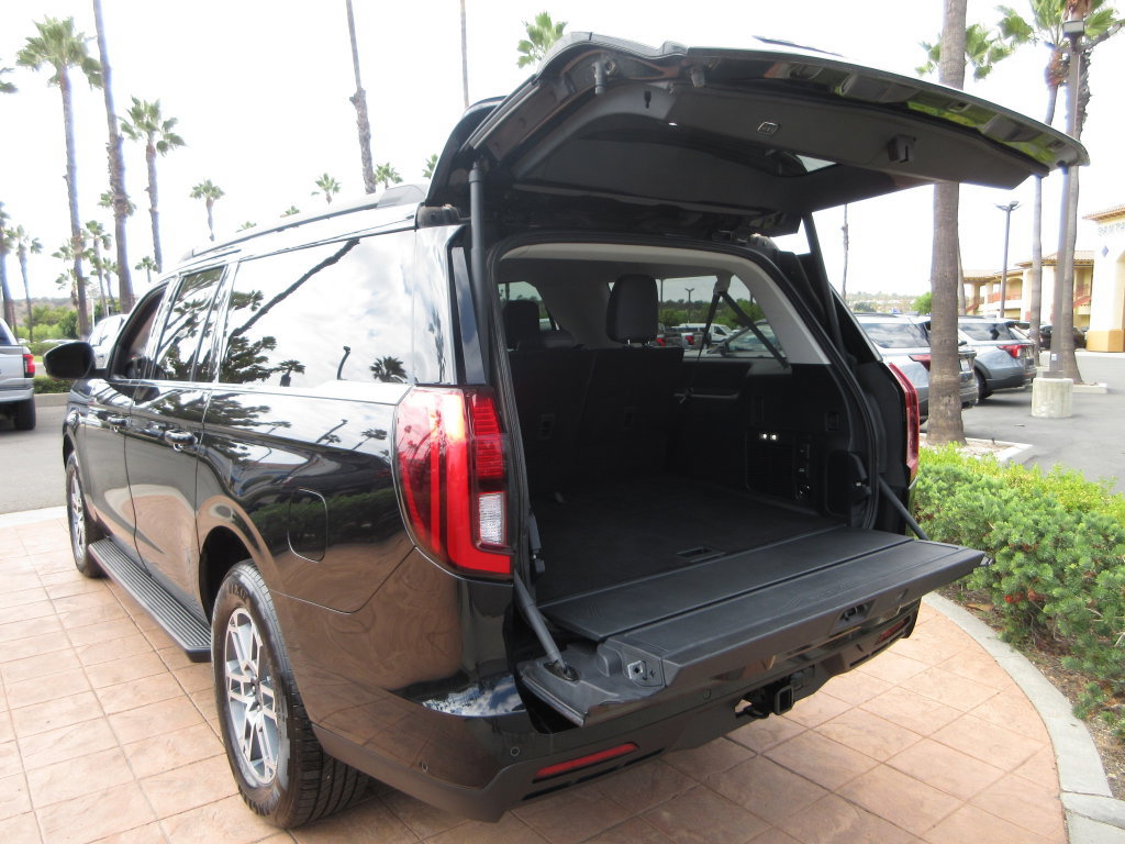 Certified 2025 Ford Expedition Max Active RWD image 25