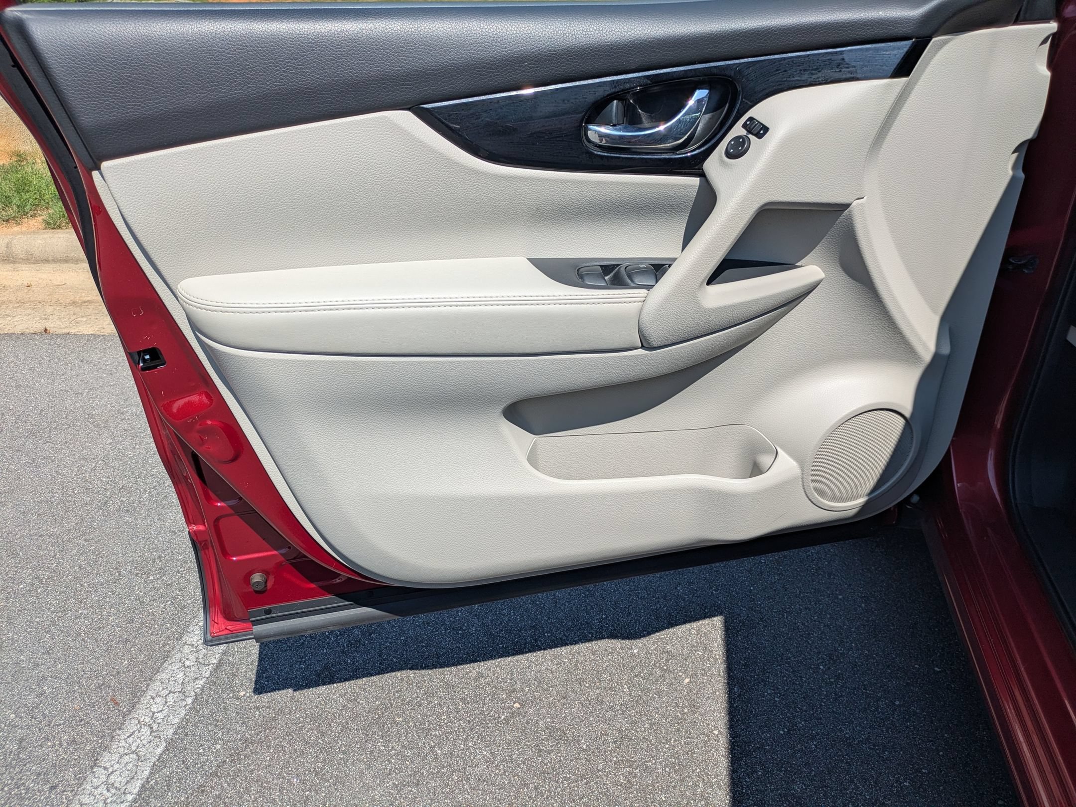 Used 2021 Nissan Rogue Sport SL FWD image 10
