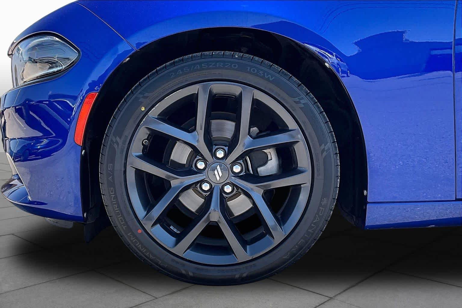 Used 2022 Dodge Charger SXT w/ Blacktop Package RWD image 10