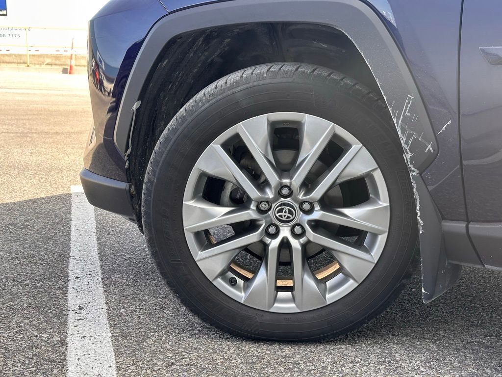 Used 2021 Toyota RAV4 Limited AWD/4WD image 8