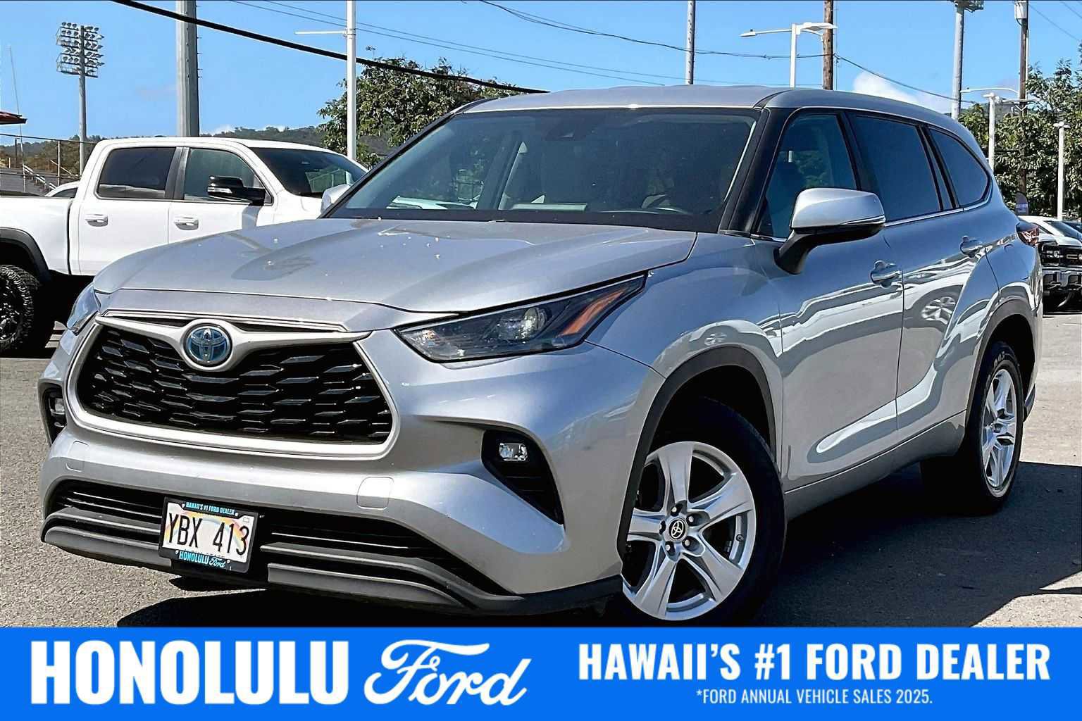 Used 2023 Toyota Highlander LE FWD image 6